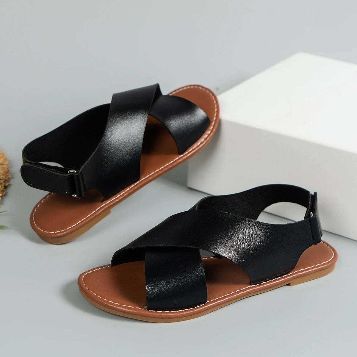 Ladies leather sandals with buckle