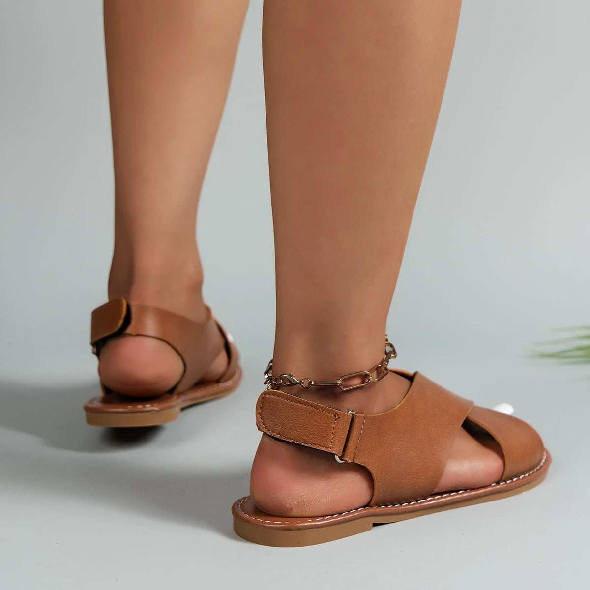 Ladies leather sandals with buckle
