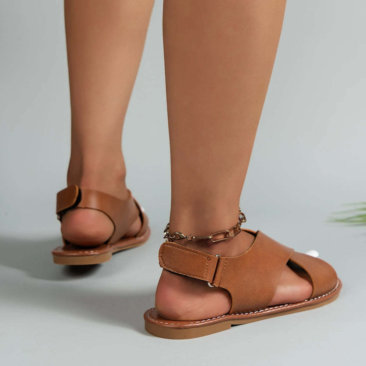 Ladies leather sandals with buckle