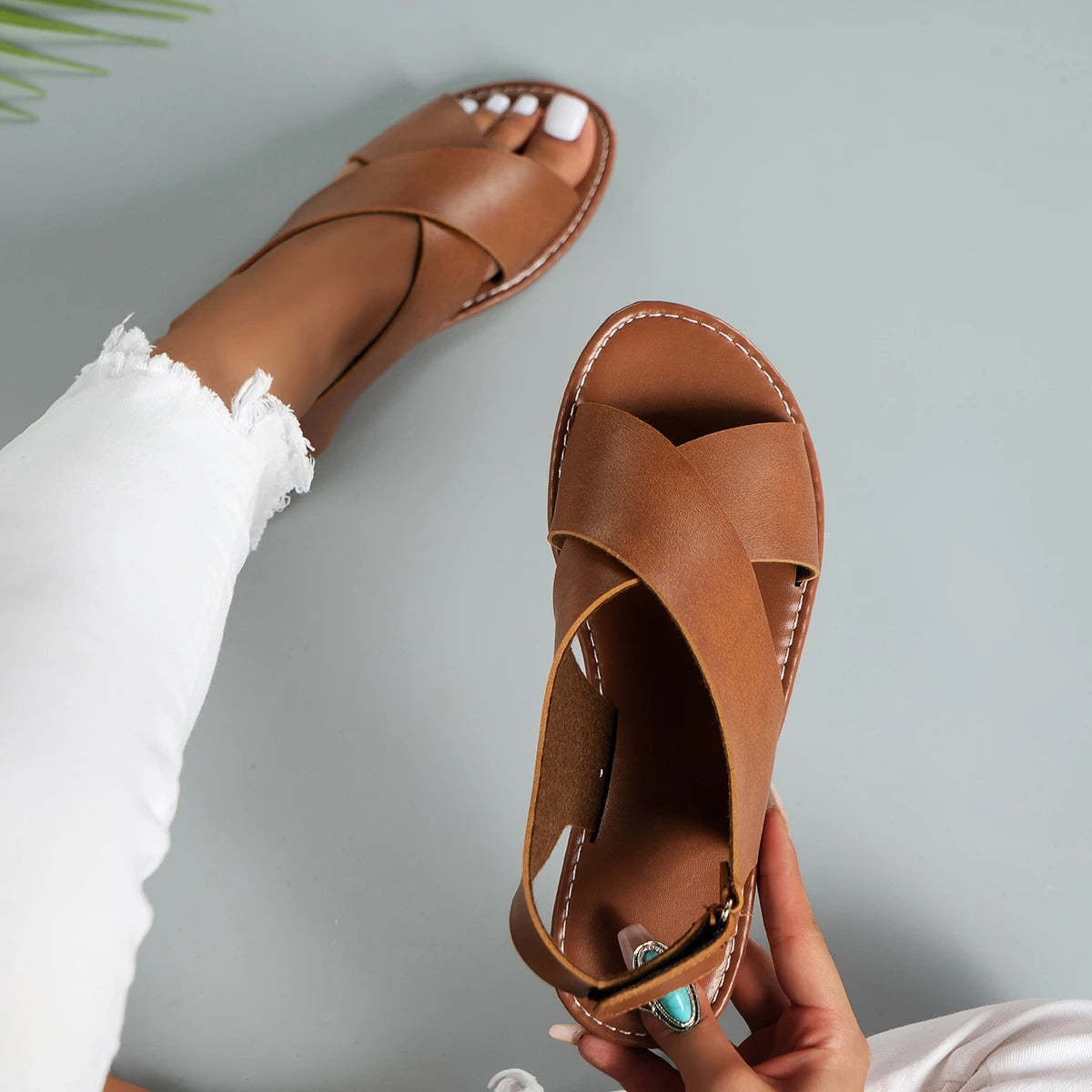 Ladies leather sandals with buckle