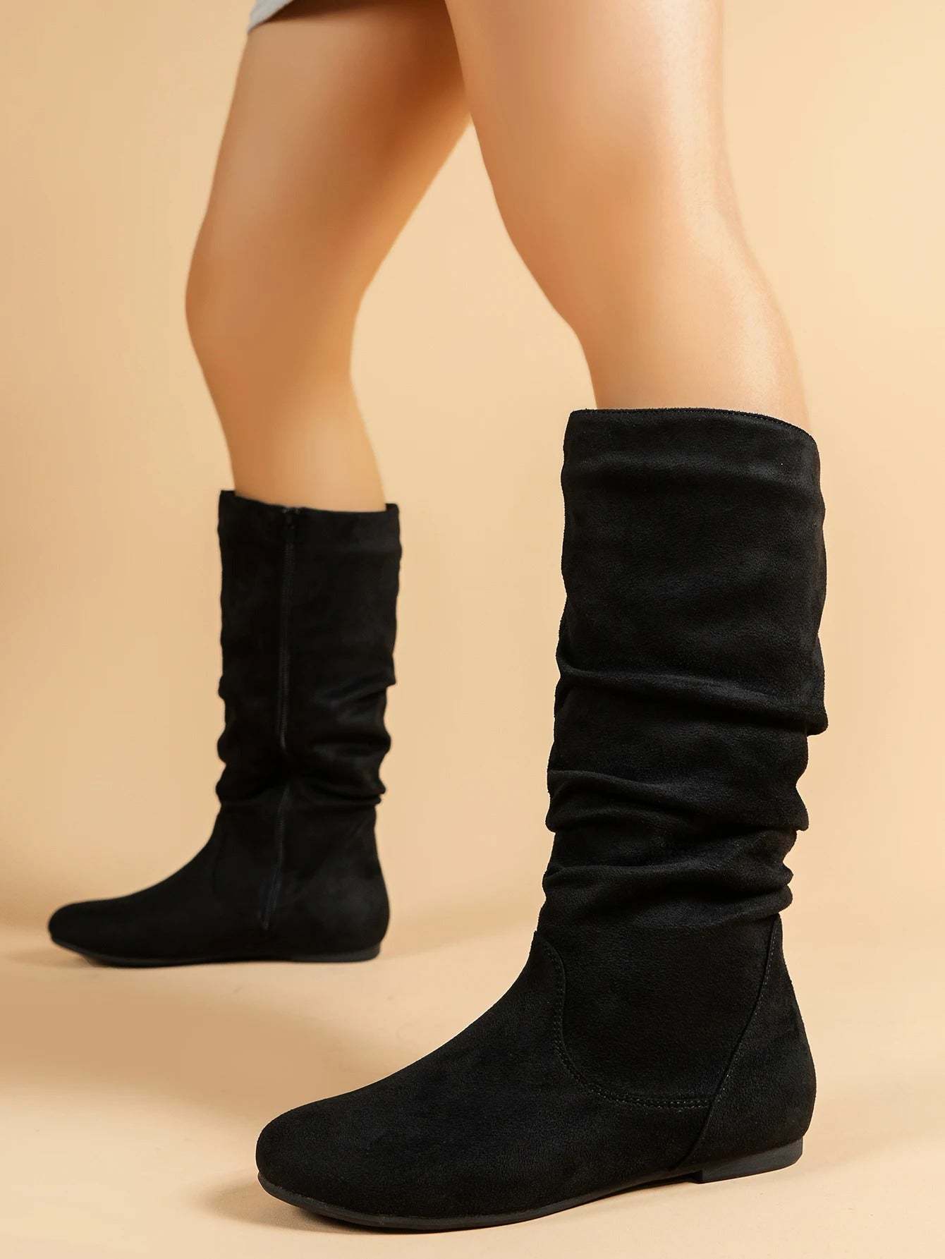 High boots with flat sole