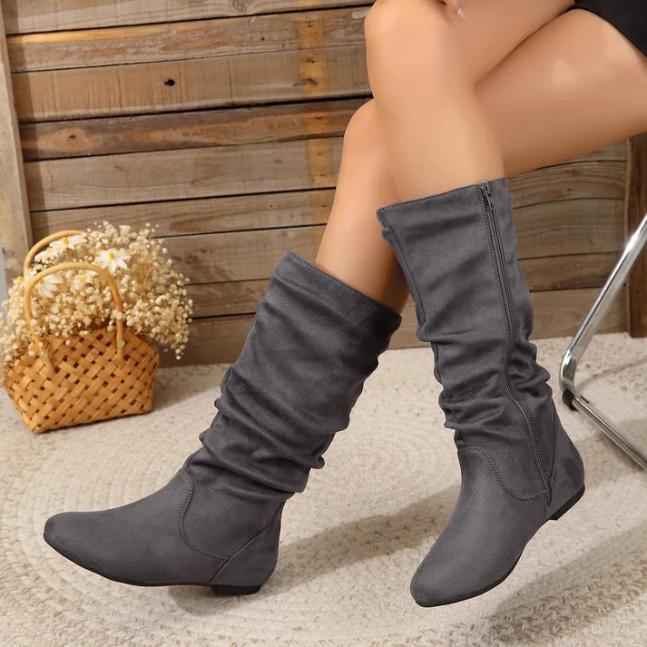  High boots with flat sole