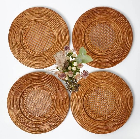 Charge rattan placemat