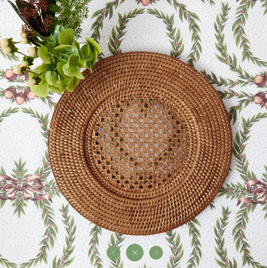 Charge rattan placemat