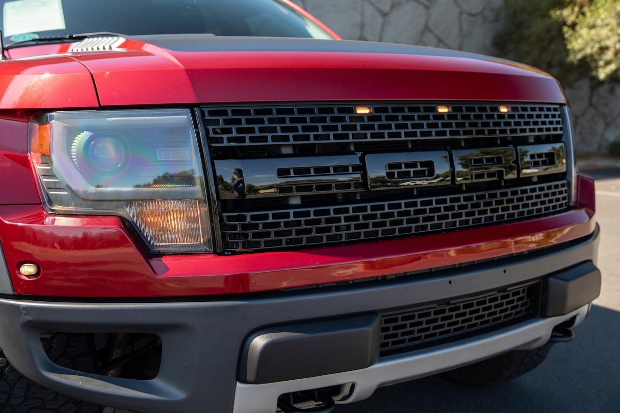 For 2010-2014 Ford F150 SVT Raptor Grill Gloss Black Front Grille Mesh with Amber LED Light