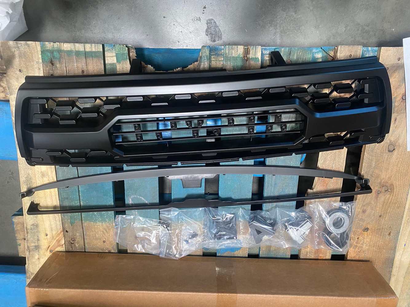 Front Grille For 1996-2002 Toyota 4Runner Grill Matte Black W/ Letters 