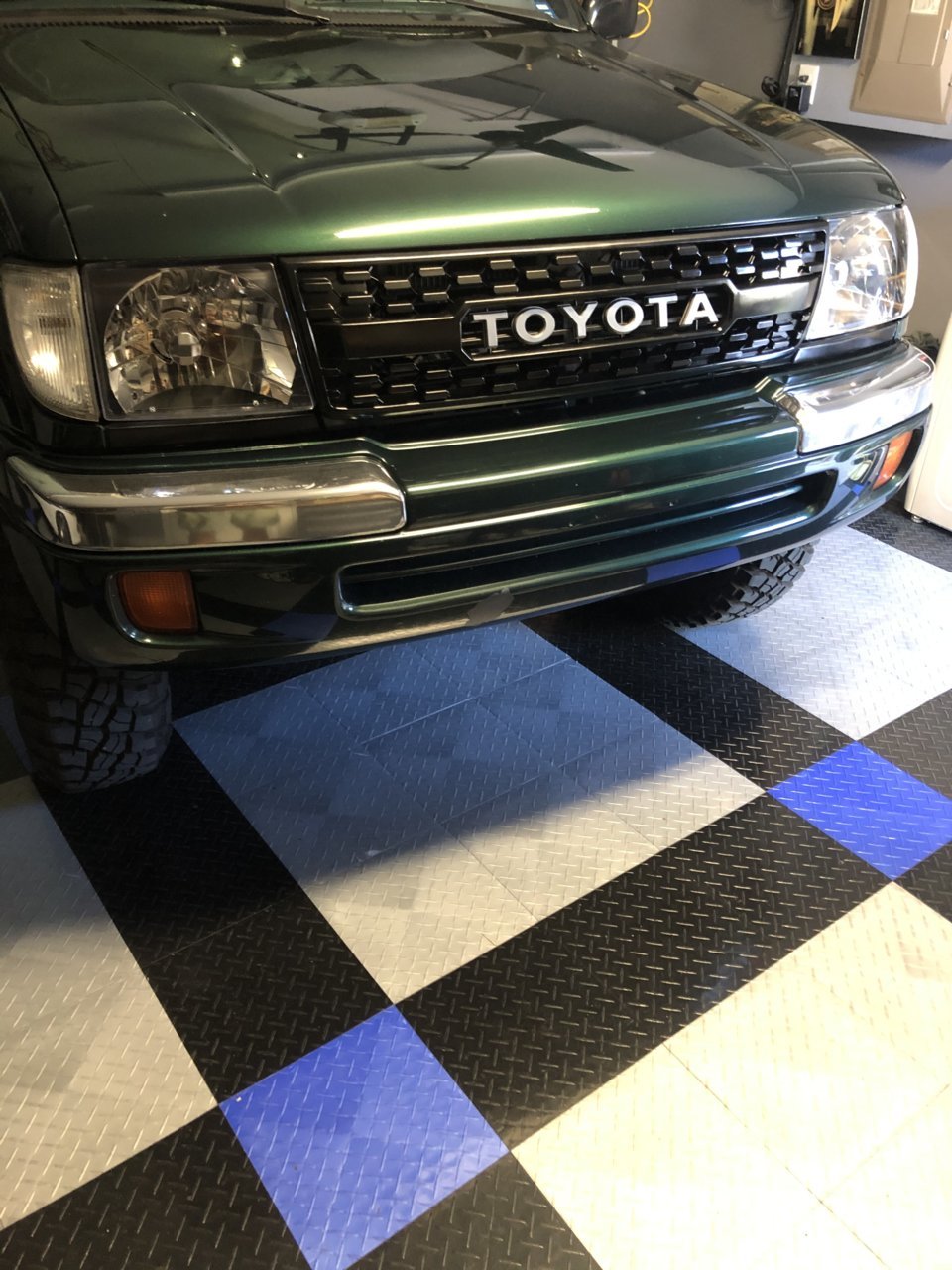 For Toyota Tacoma 1997-2000 Front Grill Black Upper Grille W/LED Light