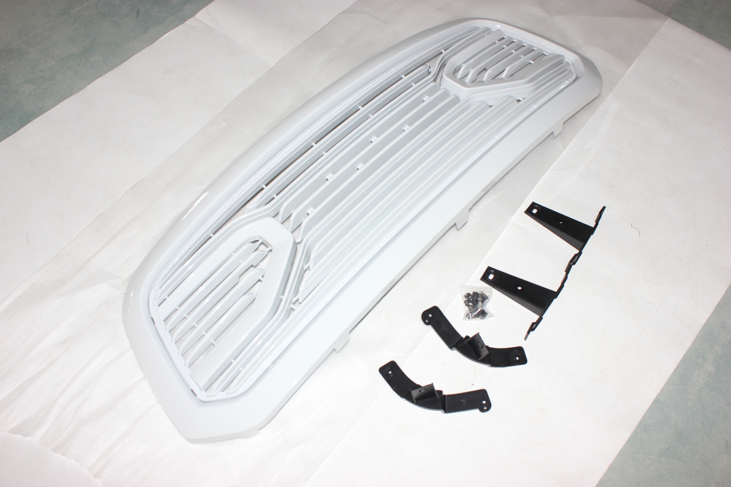 For 2013-2018 Dodge Ram 1500 Front Grill Upgrade Big Horn Style Grille Mesh Glossy White