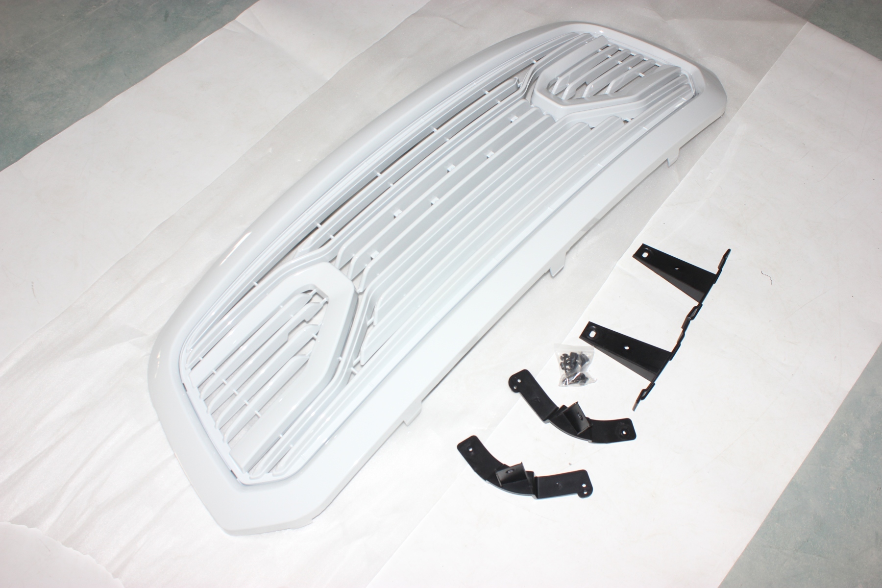 For 2013-2018 Dodge Ram 1500 Front Grill Upgrade Big Horn Style Grille Mesh Glossy White