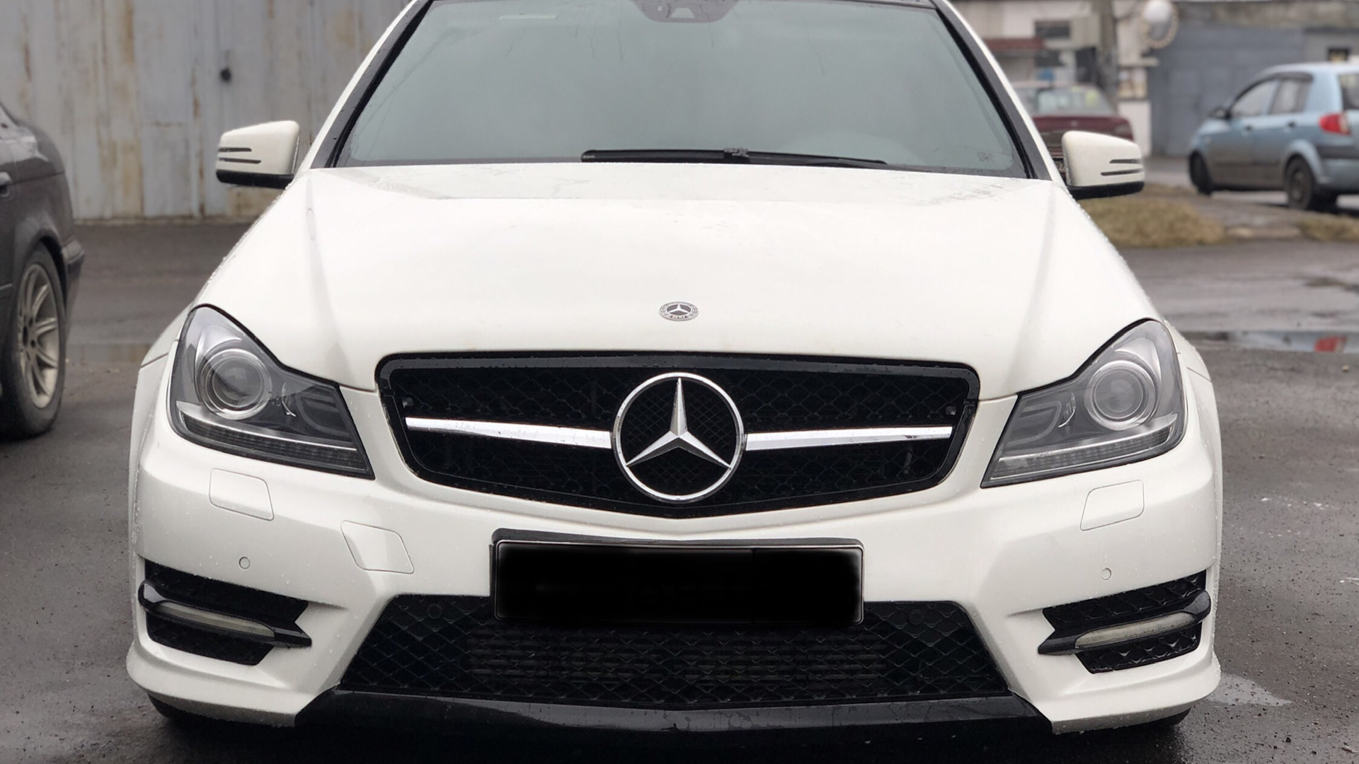 AMG Style Front Grill w/Badge For Mercedes Benz W204 C-CLASS C300 C350 2008-2013 Grille