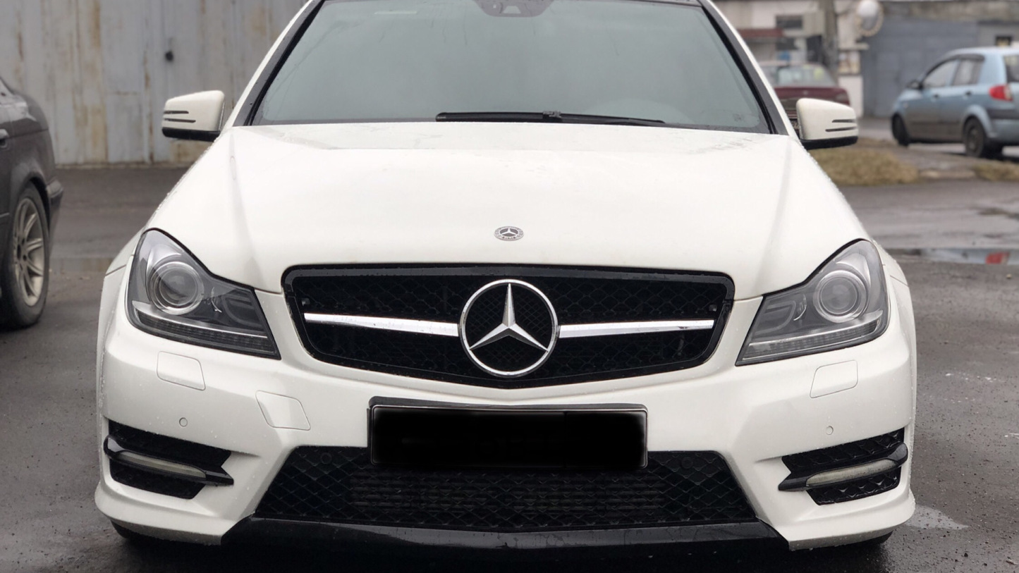 AMG Style Front Grill w/Badge For Mercedes Benz W204 C-CLASS C300 C350 2008-2013 Grille