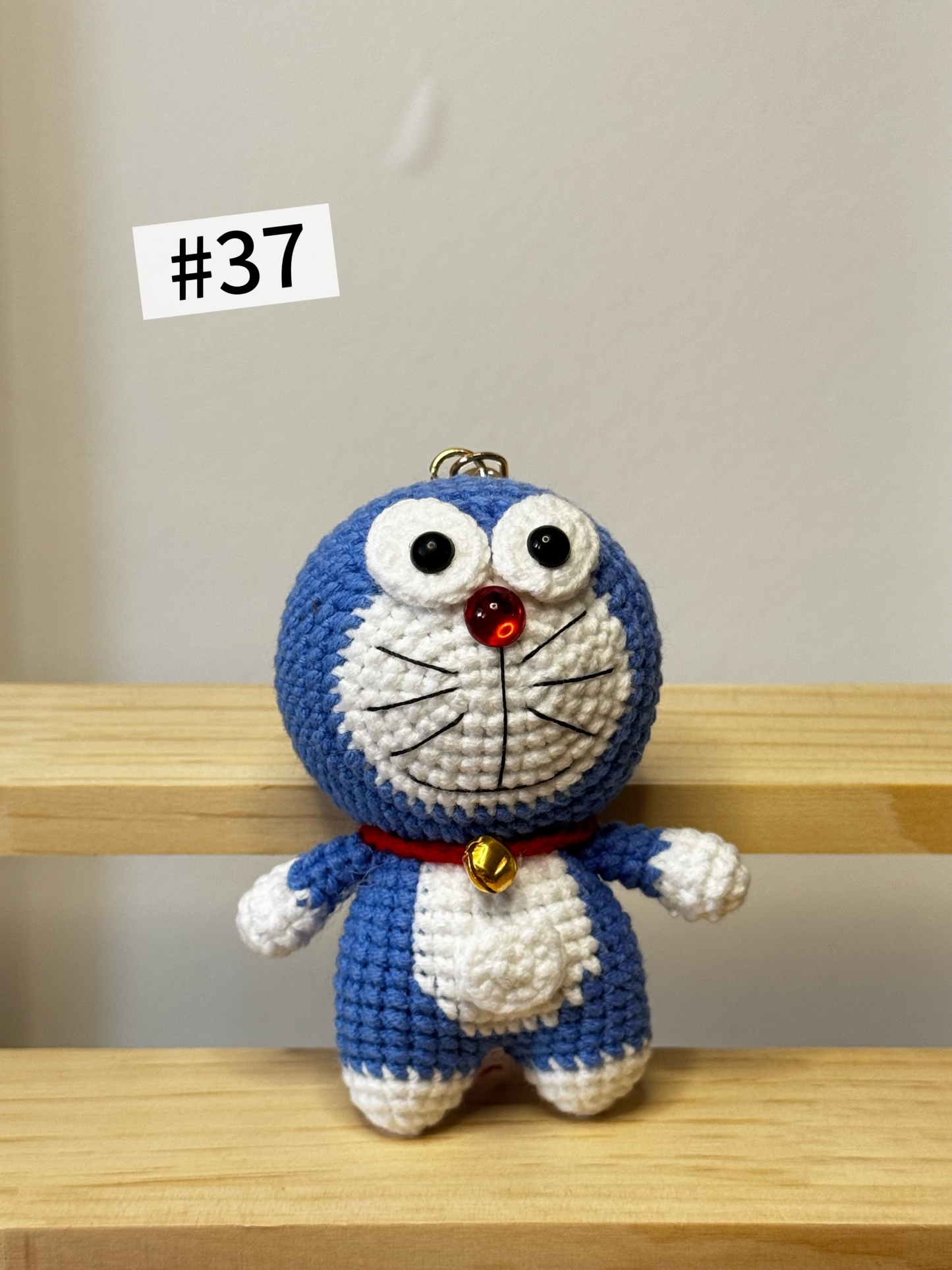 Hand-knitted series of small motors using pure hand-knitting techniques.