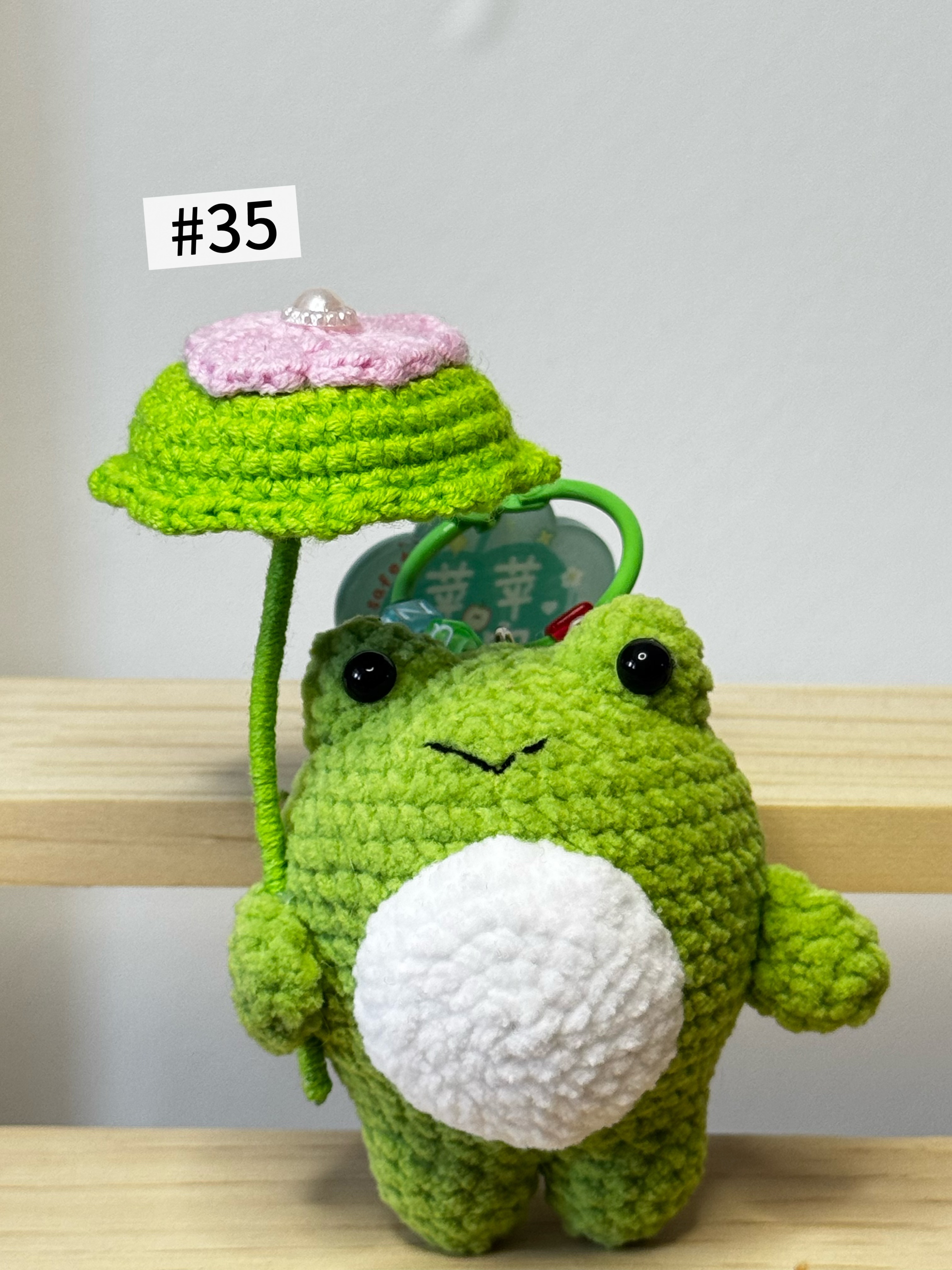 Hand-knitted series of small motors using pure hand-knitting techniques.