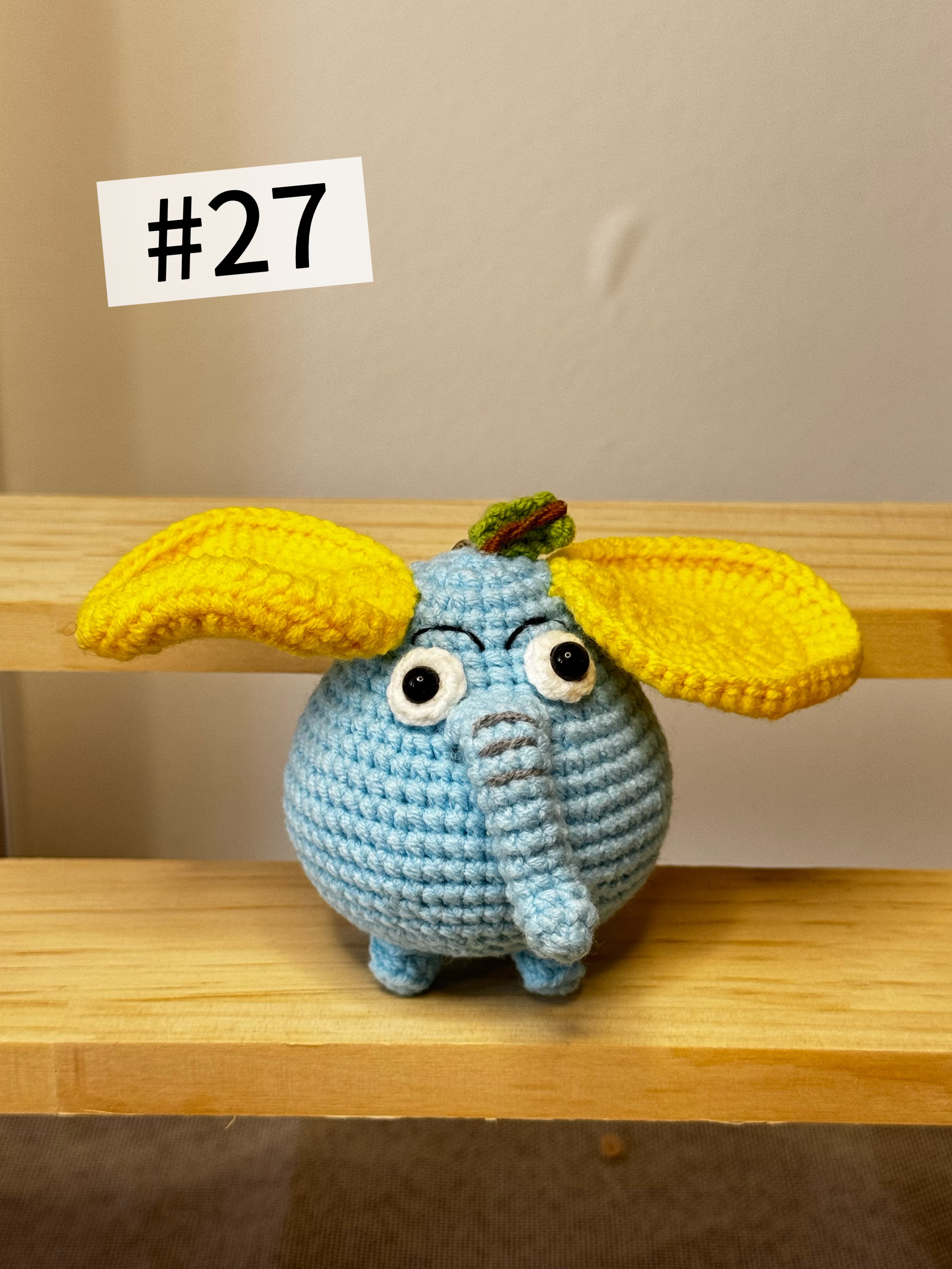 Hand-knitted series of small motors using pure hand-knitting techniques.