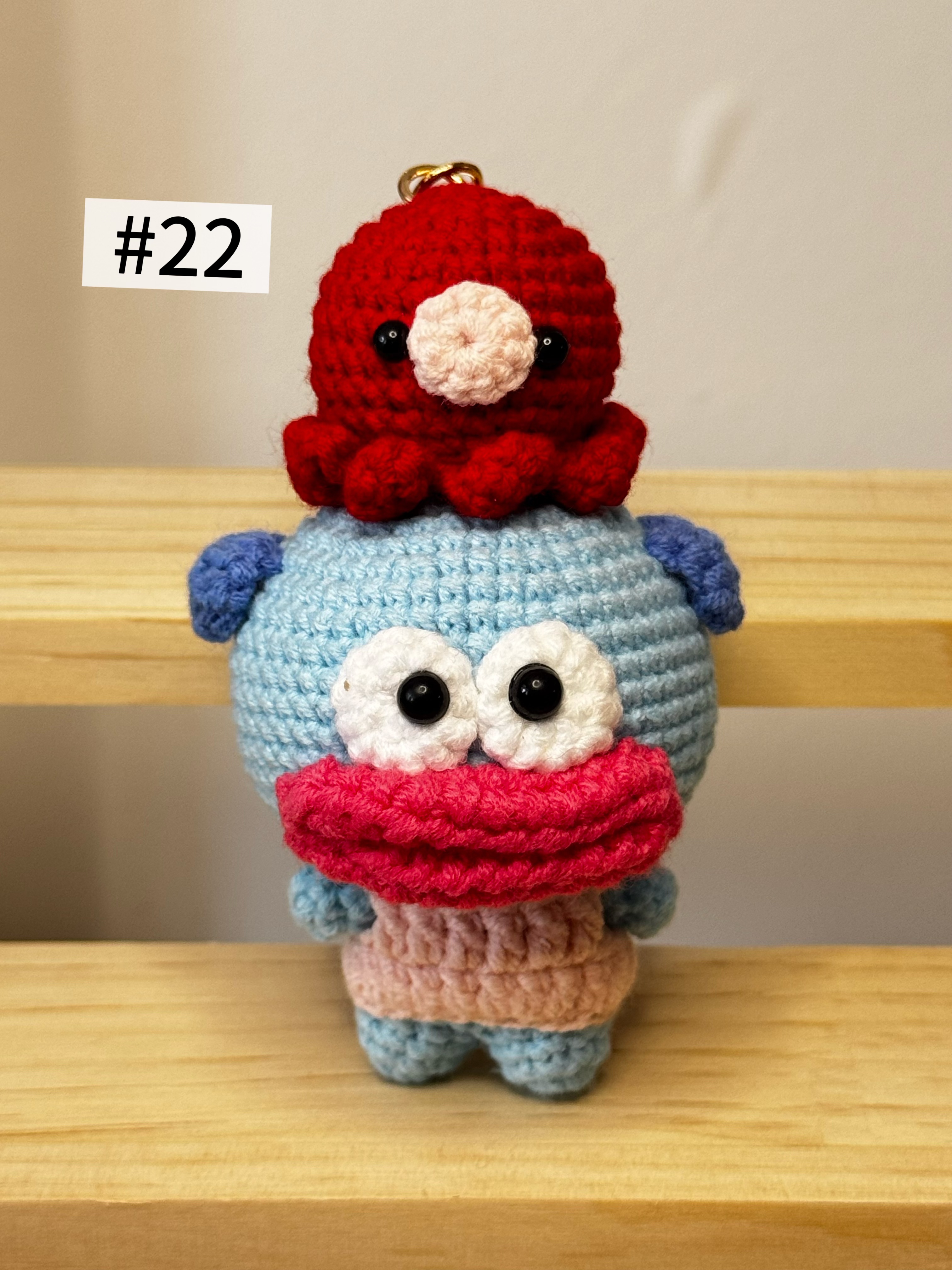 Hand-knitted series of small motors using pure hand-knitting techniques.