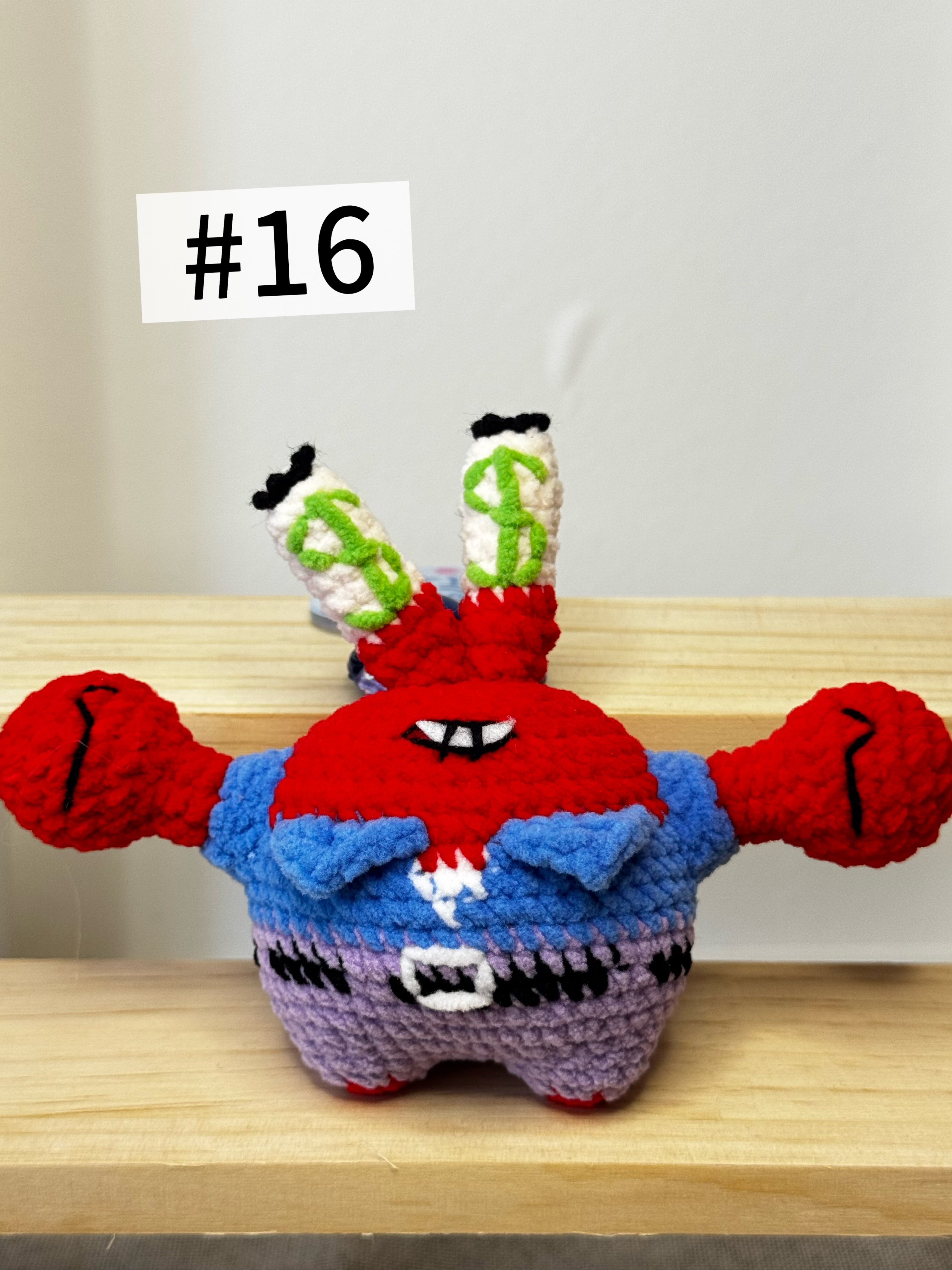 Hand-knitted series of small motors using pure hand-knitting techniques.