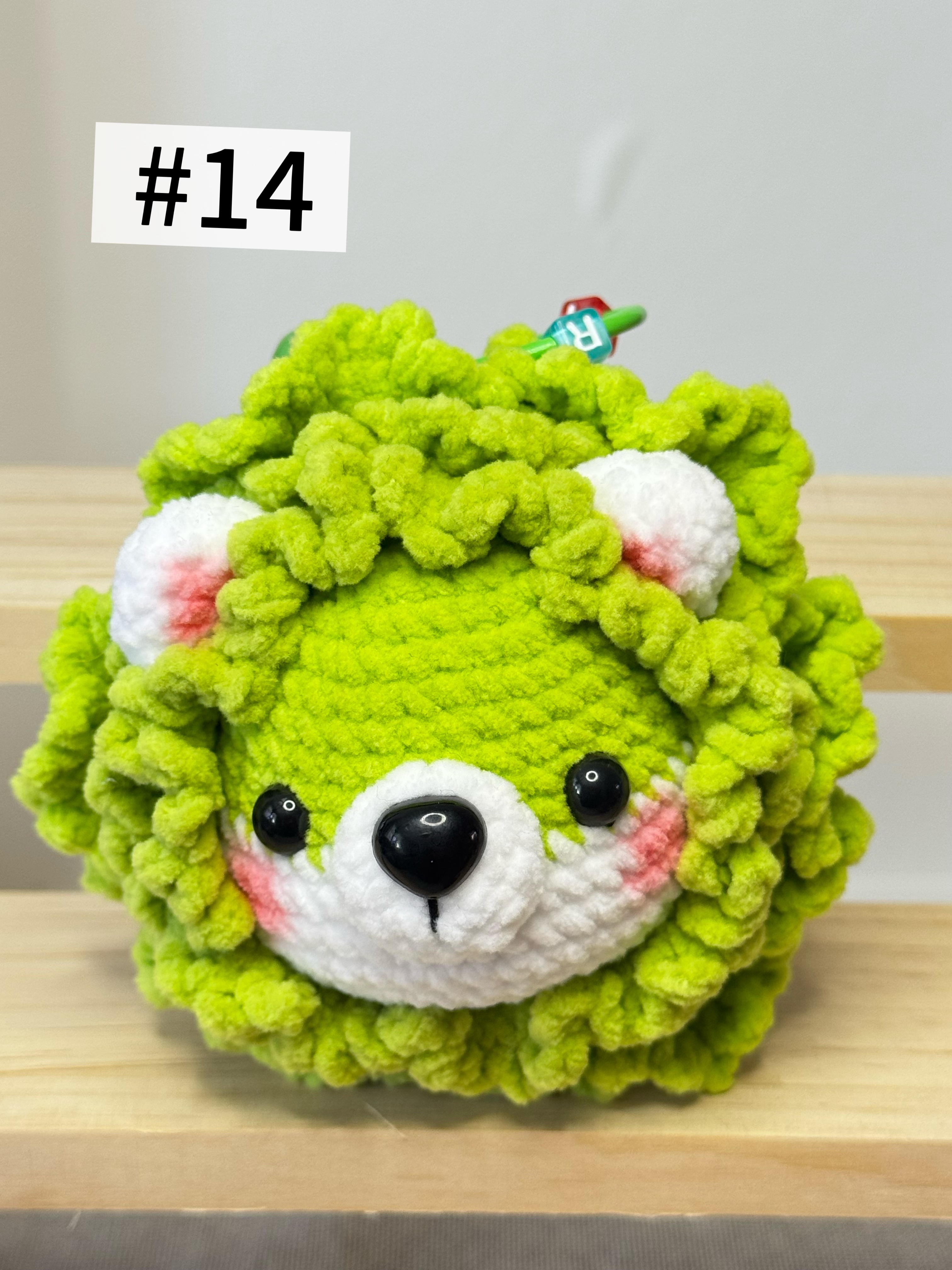 Hand-knitted series of small motors using pure hand-knitting techniques.