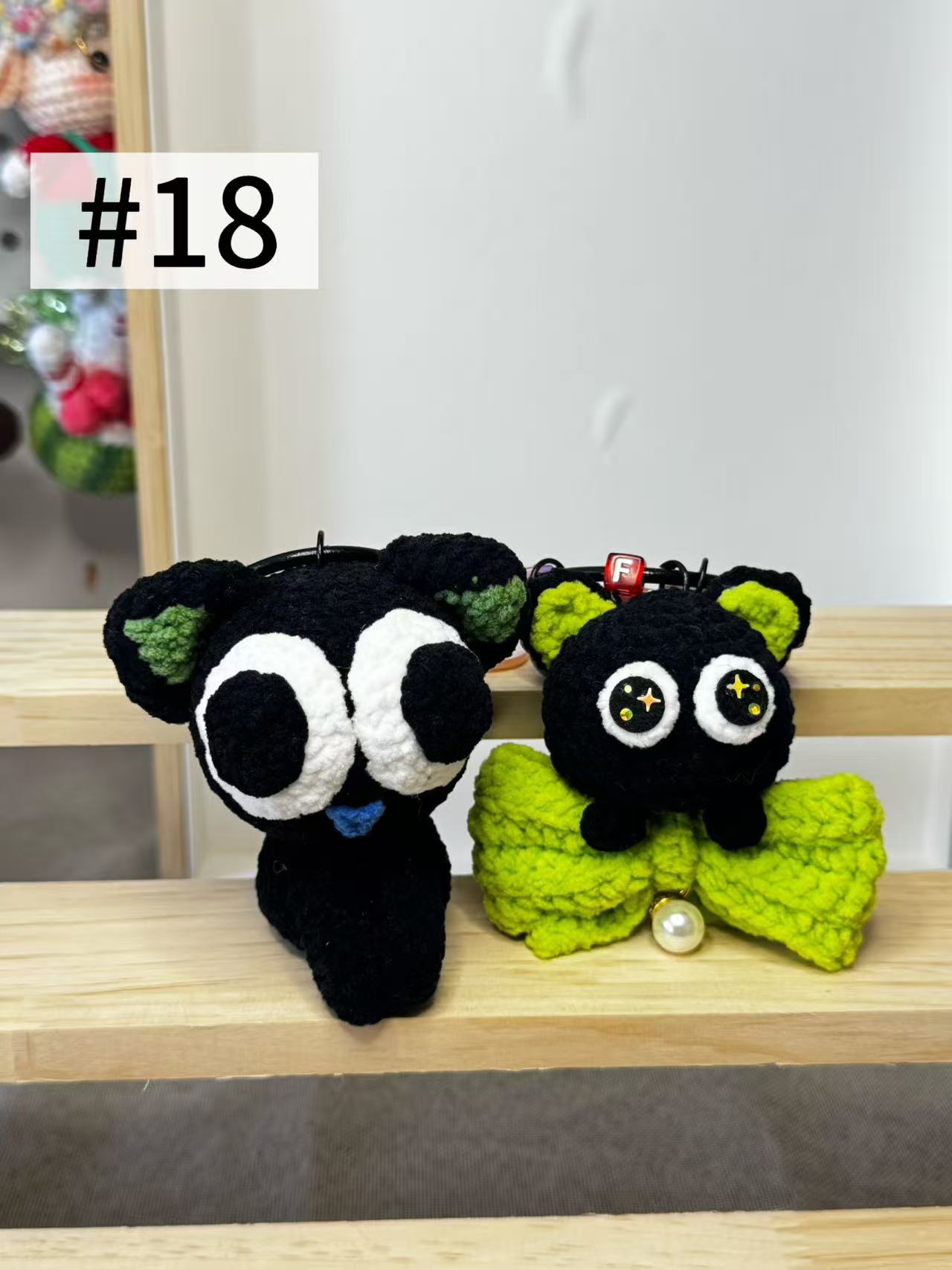 Hand-knitted series of small motors using pure hand-knitting techniques.