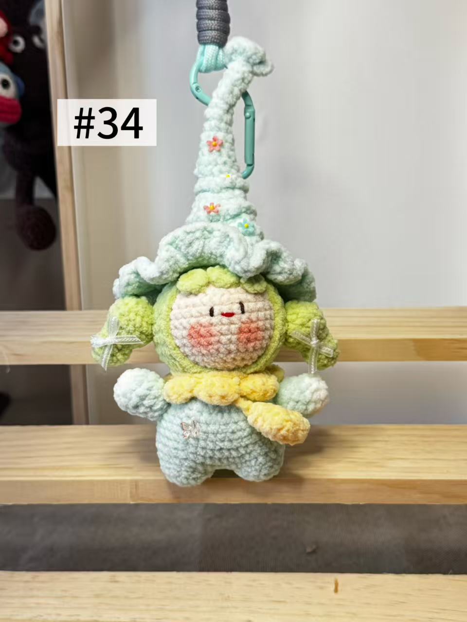 Hand-knitted series of small motors using pure hand-knitting techniques.