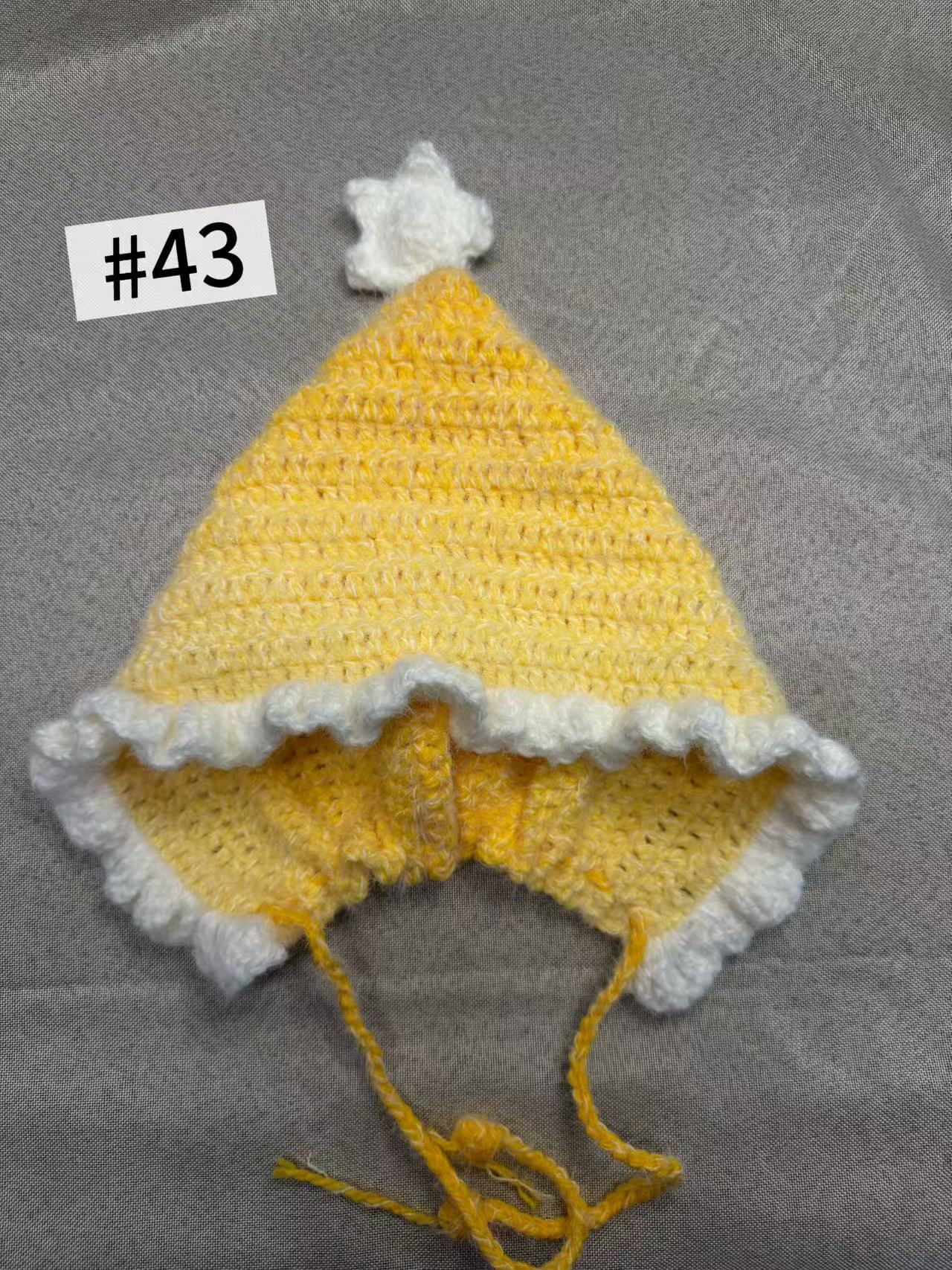 Hand-knitted series of small motors using pure hand-knitting techniques.