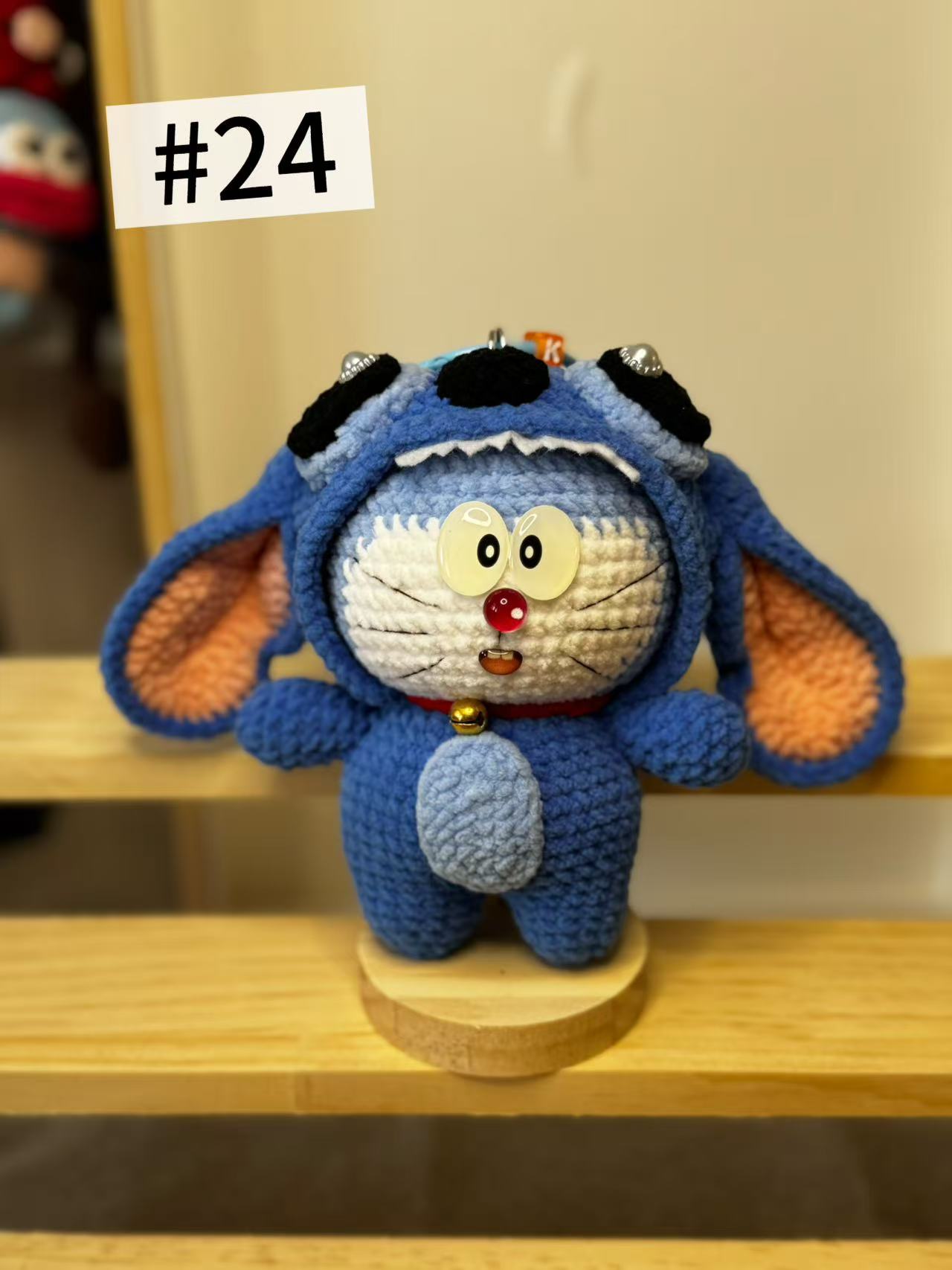 Hand-knitted series of small motors using pure hand-knitting techniques.
