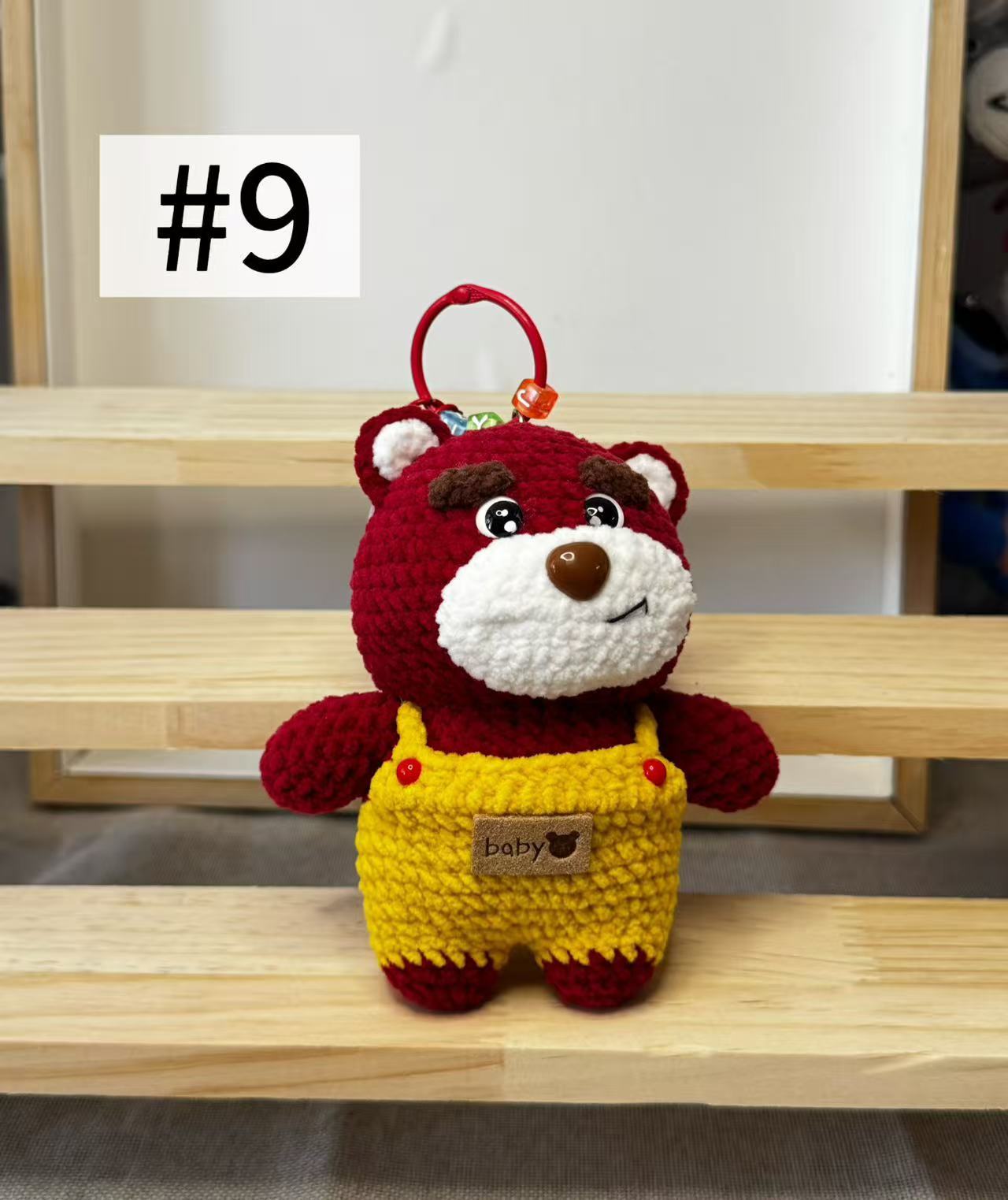 Hand-knitted series of small motors using pure hand-knitting techniques.