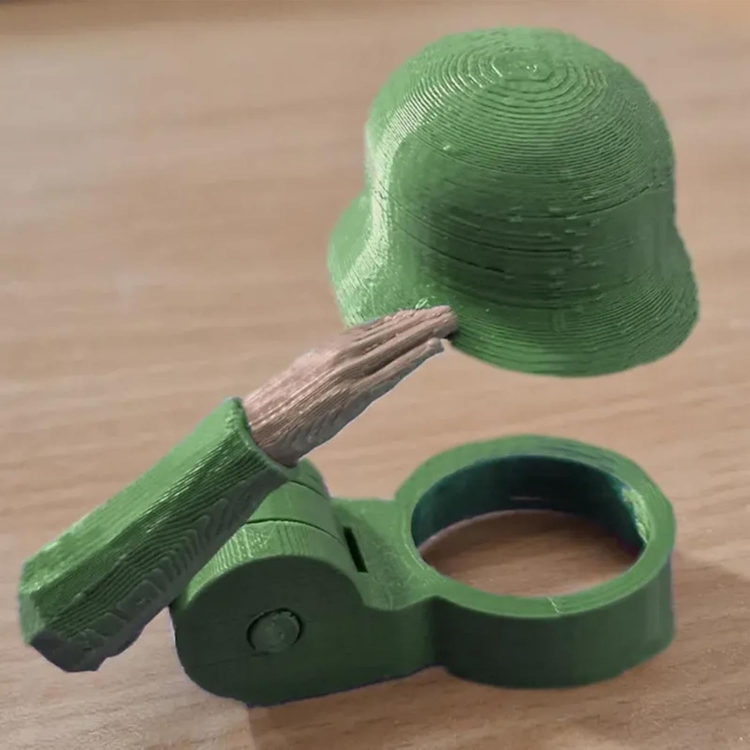 🪖 Reusable Soldier Salute Beer Bottle Helmet with Built-in Opener — Salute The Homies & Lock In Beer Flavor🍺