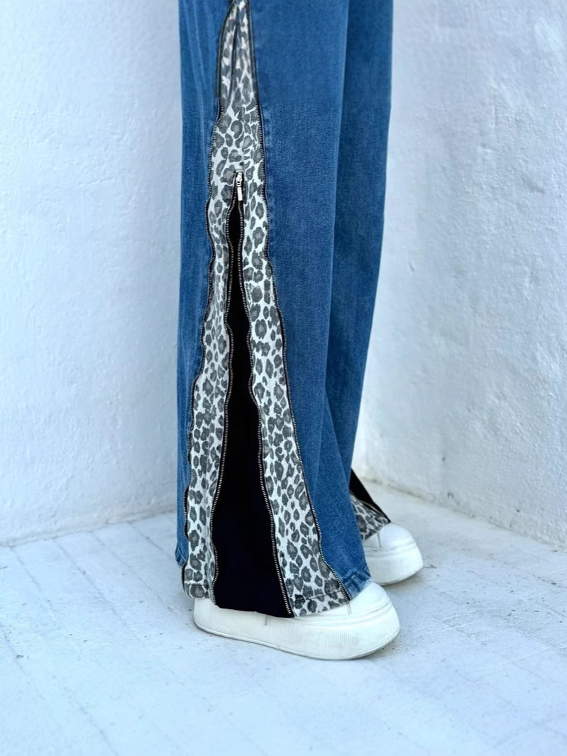 2026 Women's Zippered Leopard Print High-Waisted Wide-Leg Jeans
