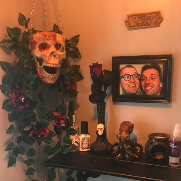 Skull Hanging Basket