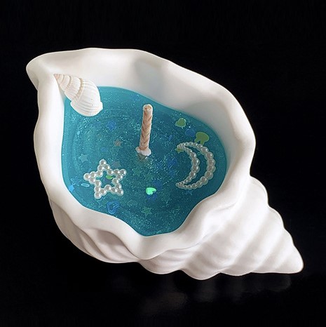 Conch scented candle