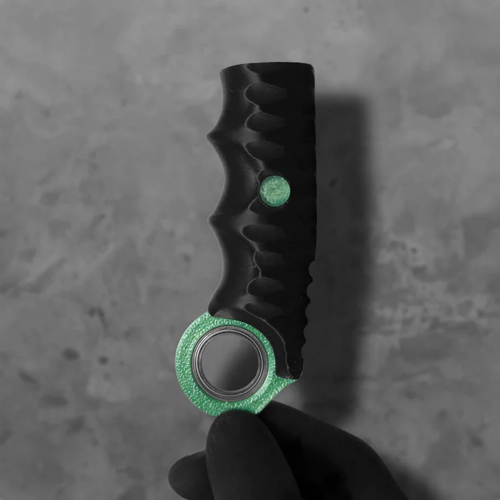 Karambit Lighter Case Spin