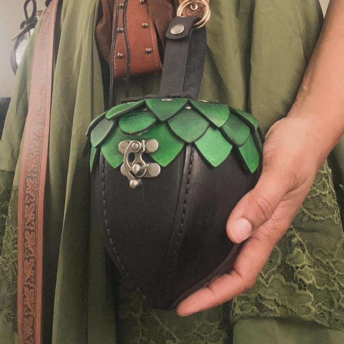 🌰👛Handmade leather acorn bags