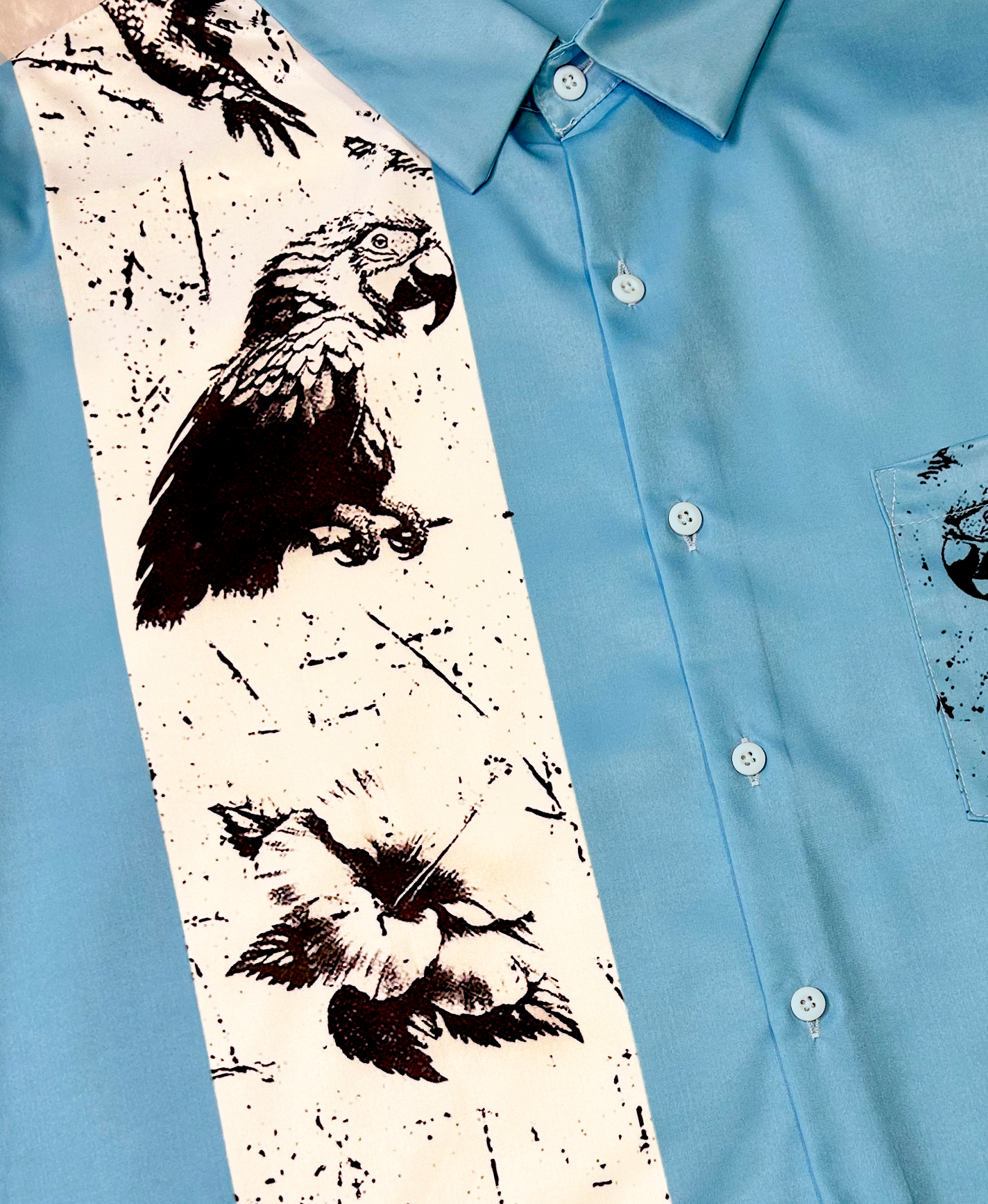 Men's Tropical Parrot Print Hawaiian Shirt, Short Sleeve Button Down, Light Blue and White