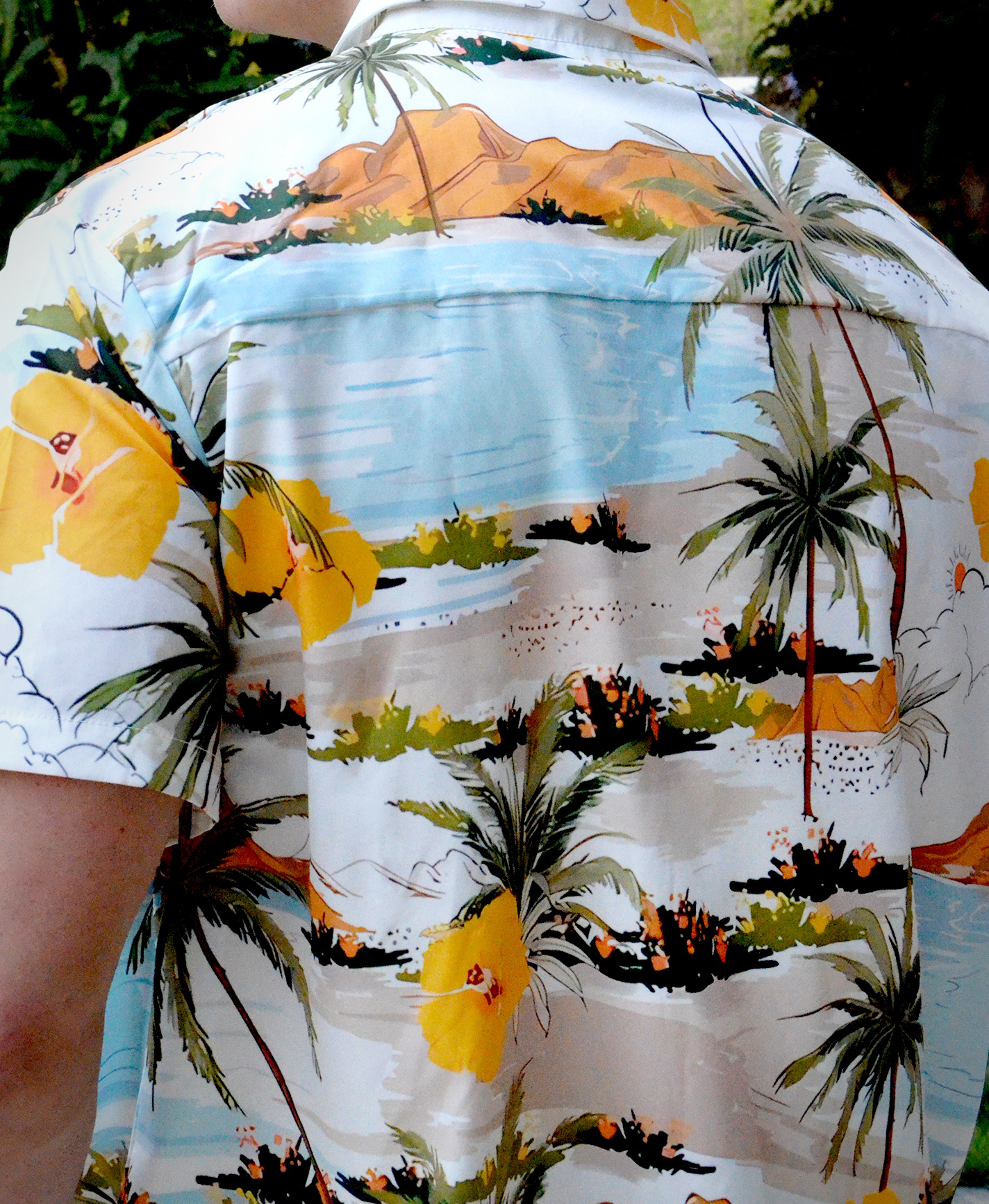 Men's Hawaiian Tropical Print Button Down Shirt, Short Sleeve, Palm Trees and Hibiscus Pattern, White