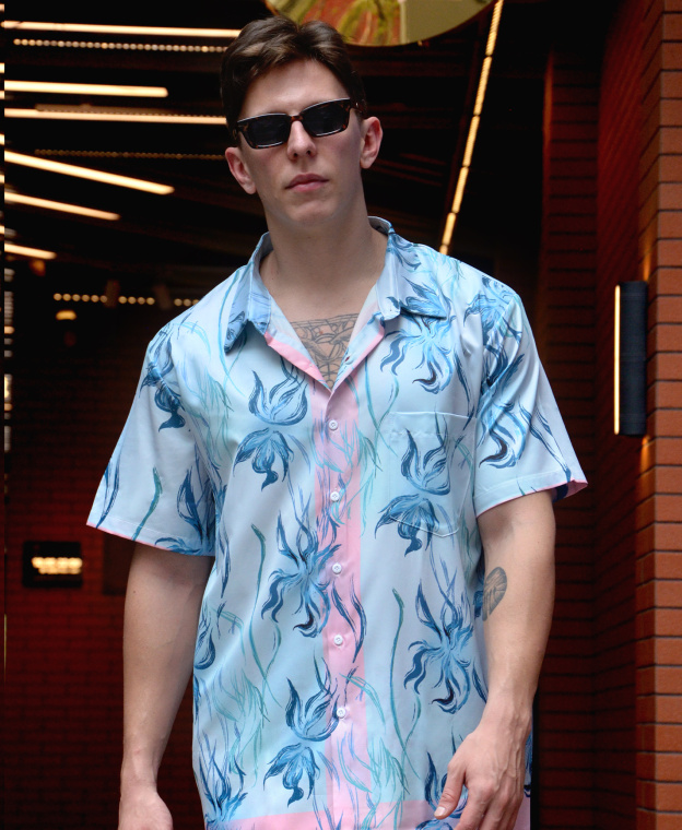 Men's Floral Print Short Sleeve Button Down Shirt, Blue and Pink Hawaiian Pattern, Casual Summer Wear