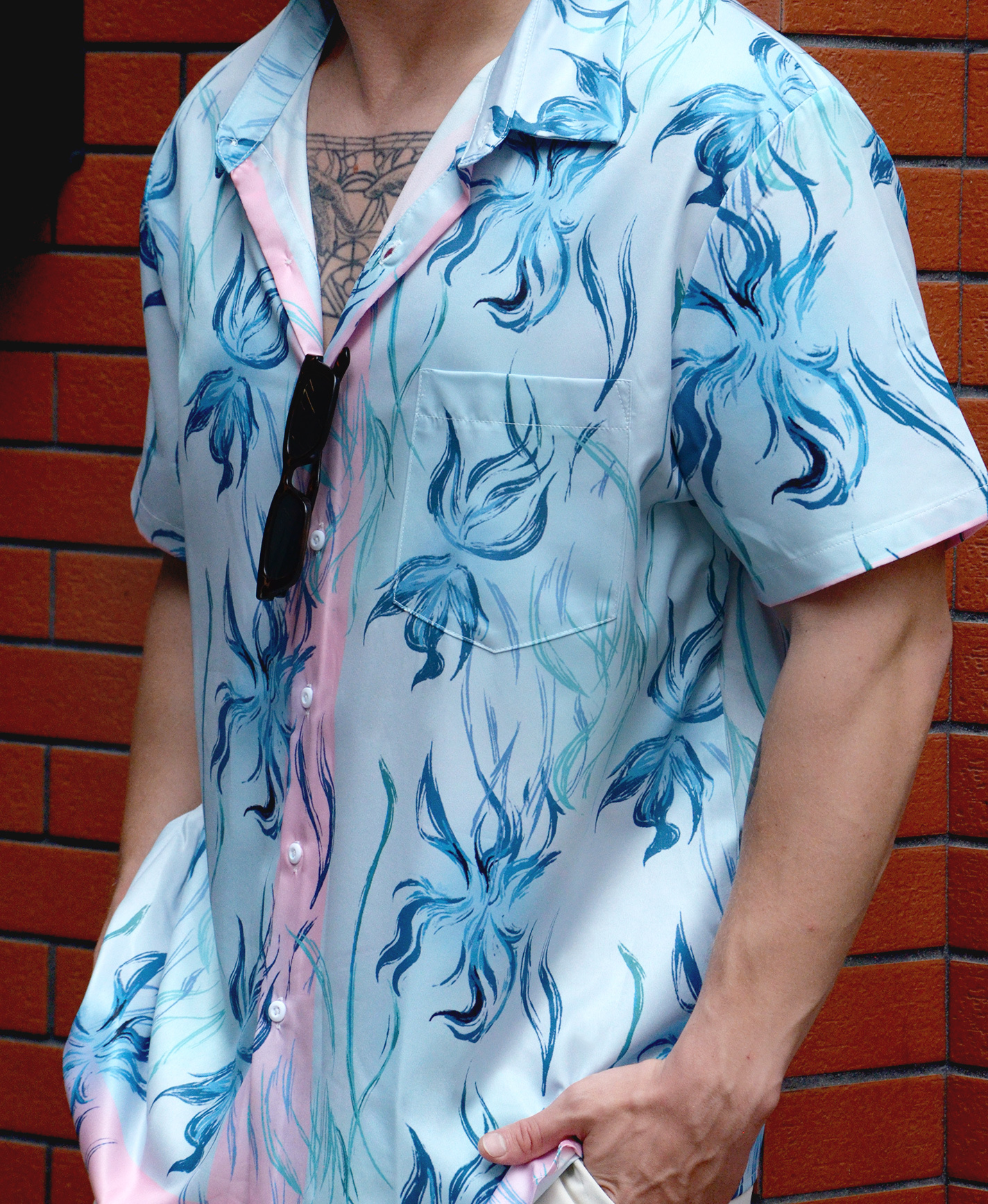 Men's Floral Print Short Sleeve Button Down Shirt, Blue and Pink Hawaiian Pattern, Casual Summer Wear