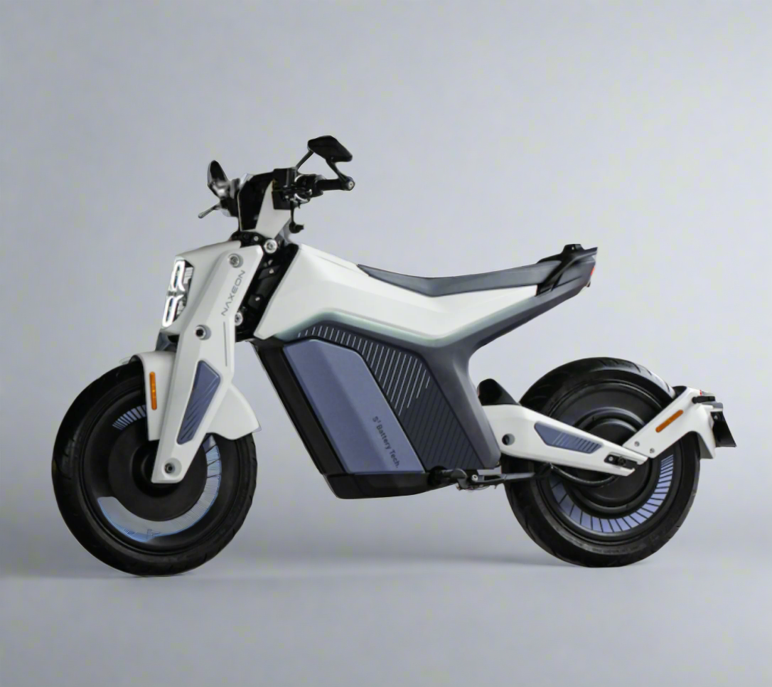 NAXEON I AM PRO | 7.5 KW Motor | 72V Lithium | Automatic Motorcycle