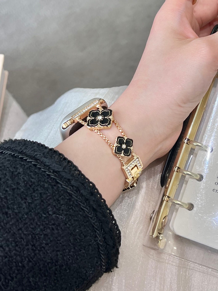 Palace Style Four-leaf Clover Stainless Steel Band