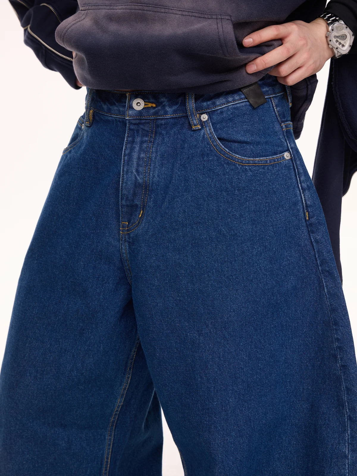 Blue Jeans with Wide-leg