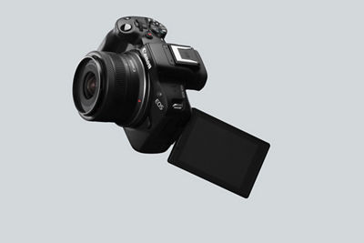 EOS R50 Demoing Vari-Angle Screen