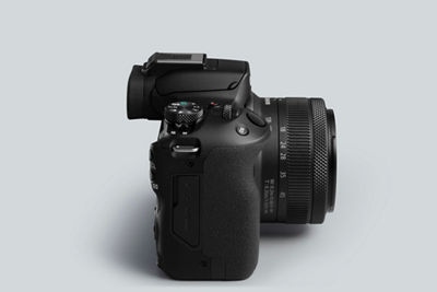 EOS R50 Displaying the Electronic Viewfinder