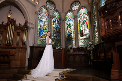 RF24-105mm F2.8 L IS USM Z - Bride at an Altar
