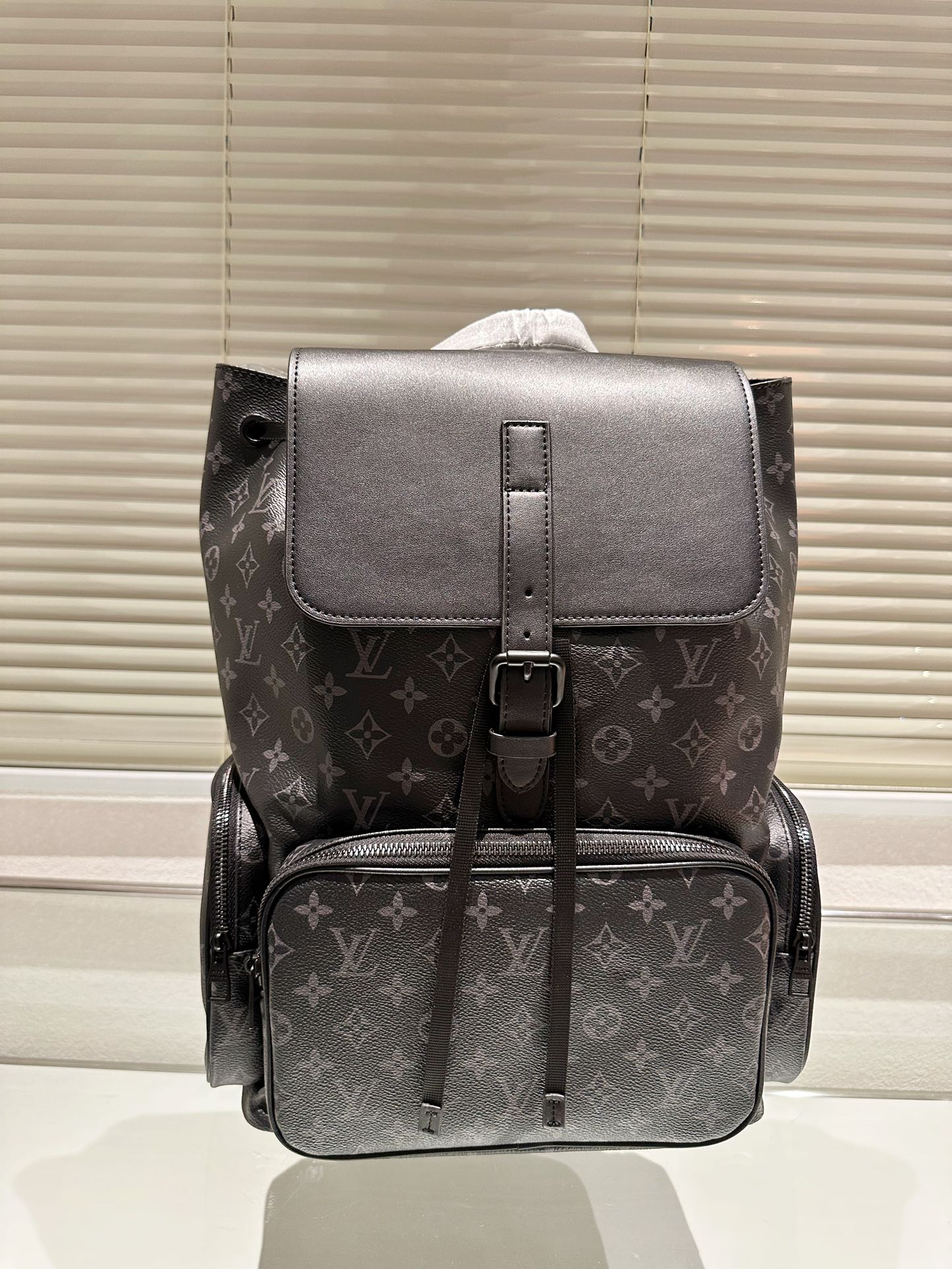 Louis Petite Malle Monogram backpack bag size : 37*45 cm