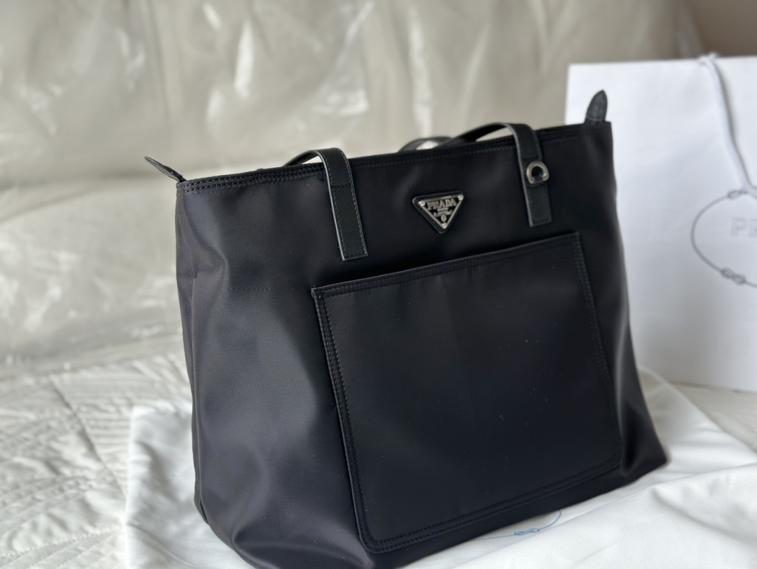 Pra new arrival tote bag size : 34 * 29cm