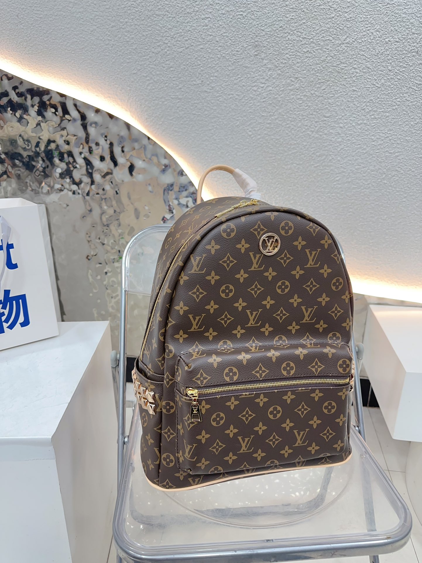 Louis new arrival backpack bag size: 33*41cm