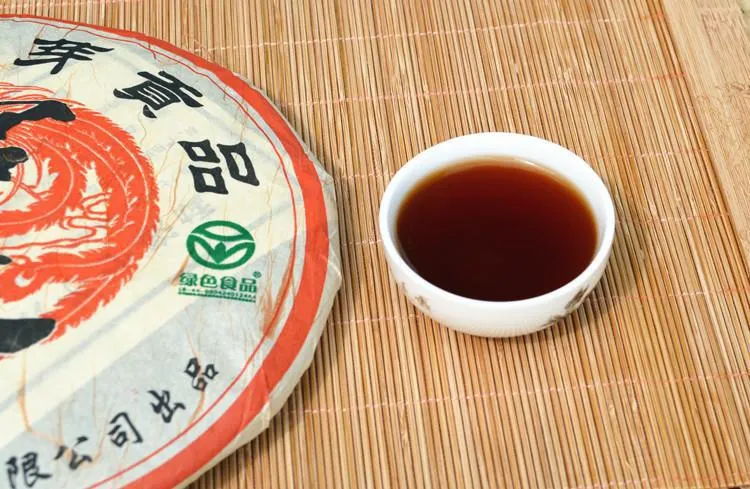 Yunnan banzhang Jinya Pu'er Tea 357g ancient pure material green tea cake sweet healthy diet + small gift 