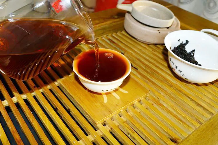 Yunnan banzhang Jinya Pu'er Tea 357g ancient pure material green tea cake sweet healthy diet + small gift 