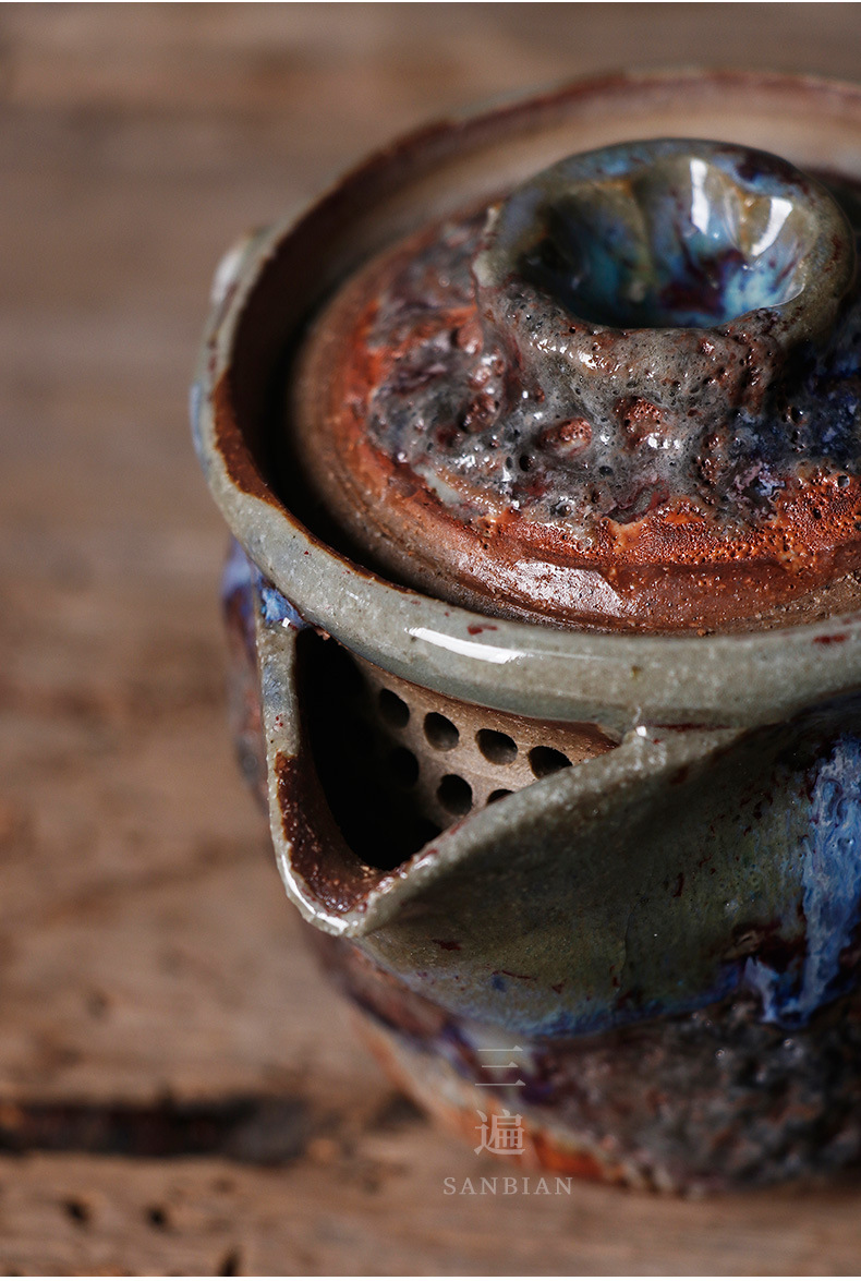 Gold Tracing Pot_05.jpg