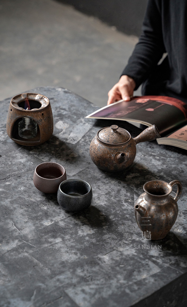 Rust Glaze Side Handle Pot_10.jpg