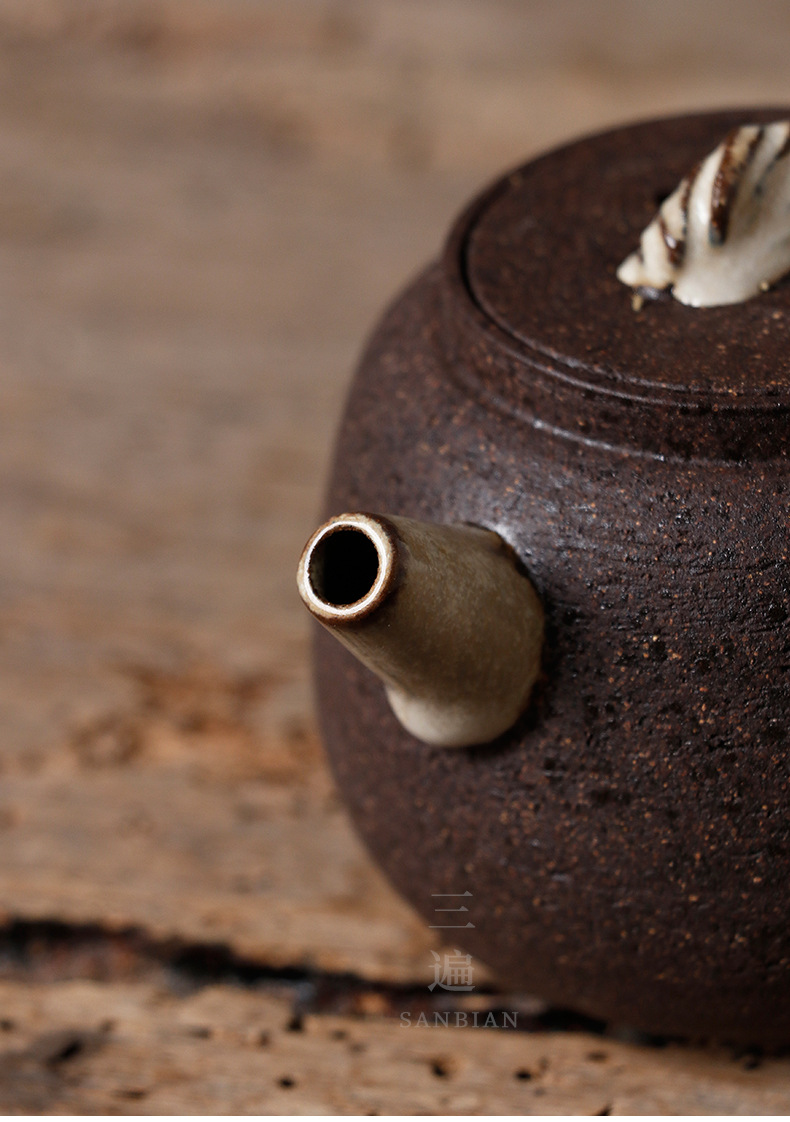 Hand-Held Teapot_05.jpg